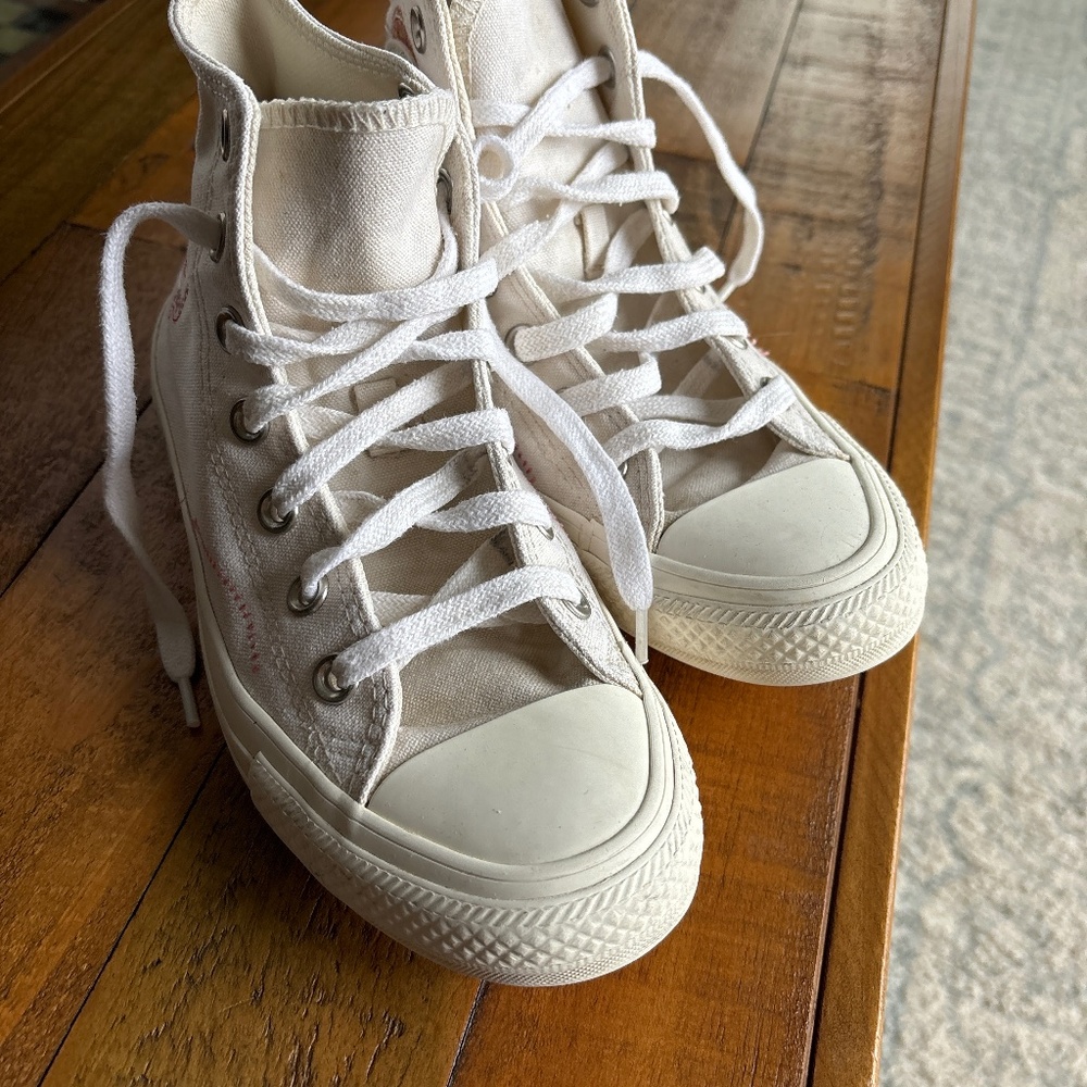 Converse women’s size 7 white
